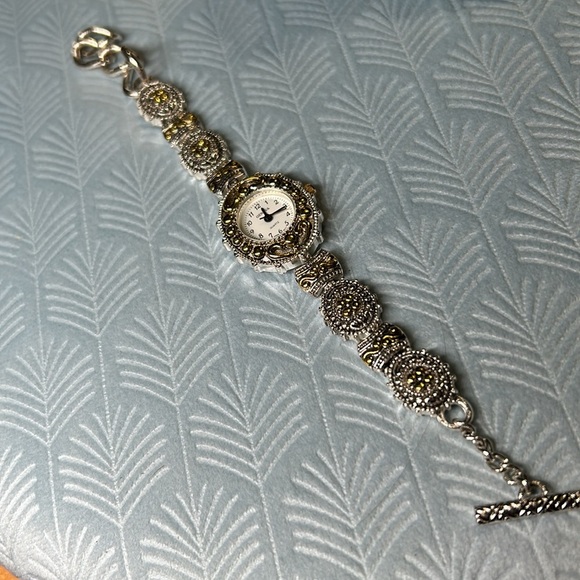 Geneva stainless steel bracelet watch - Picture 13 of 15